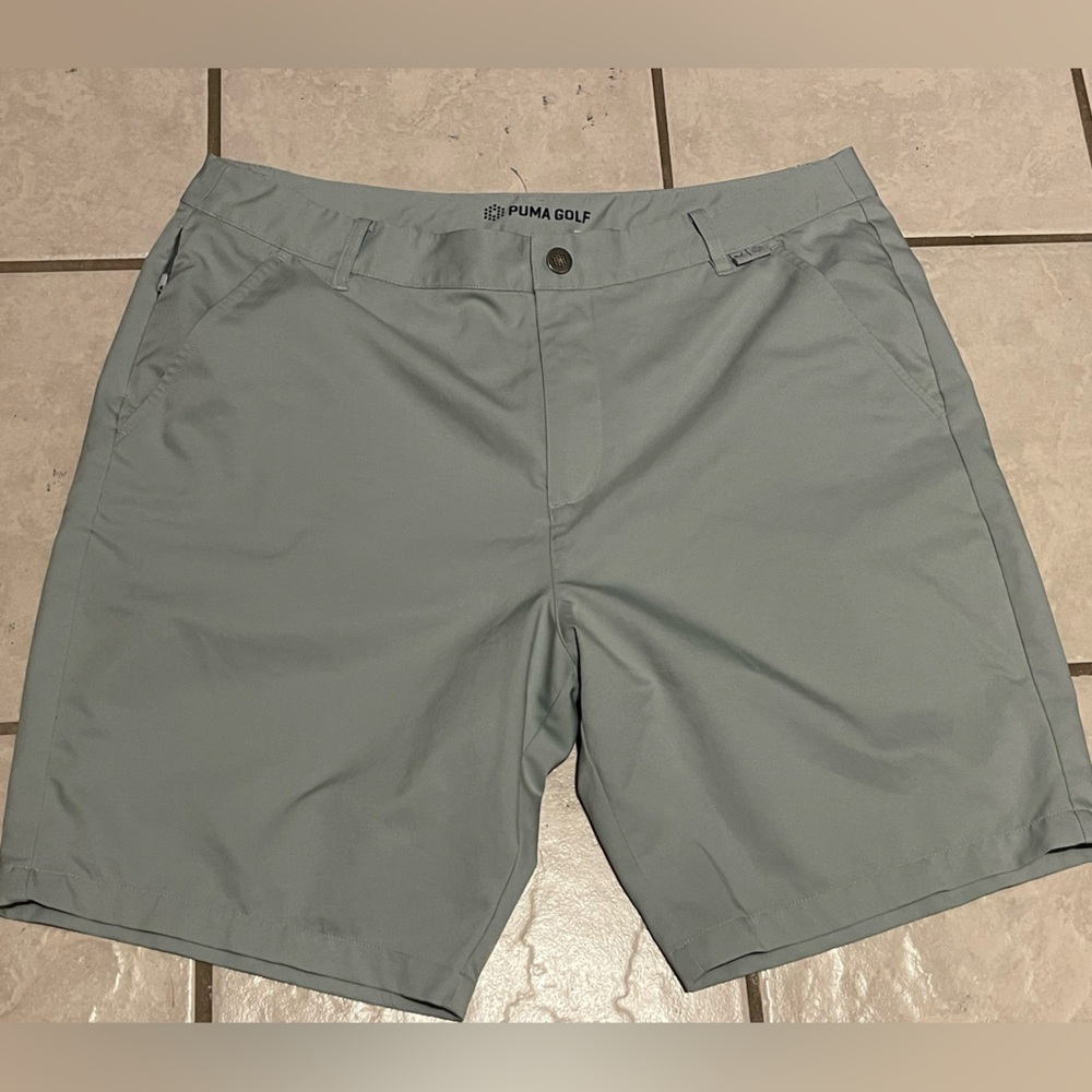 Puma‎ Golf Men's Gray Flat Front Shorts Size 36